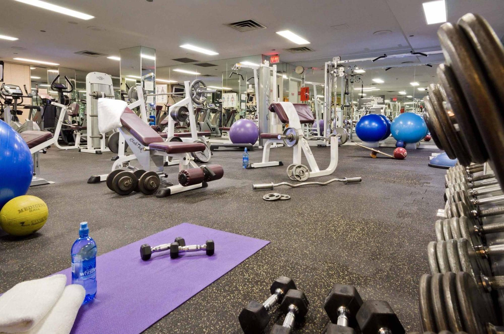 La Grande Residence At The Sutton Place Hotel Vancouver Ngoại thất bức ảnh The Fitness Centre at the University of Victoria