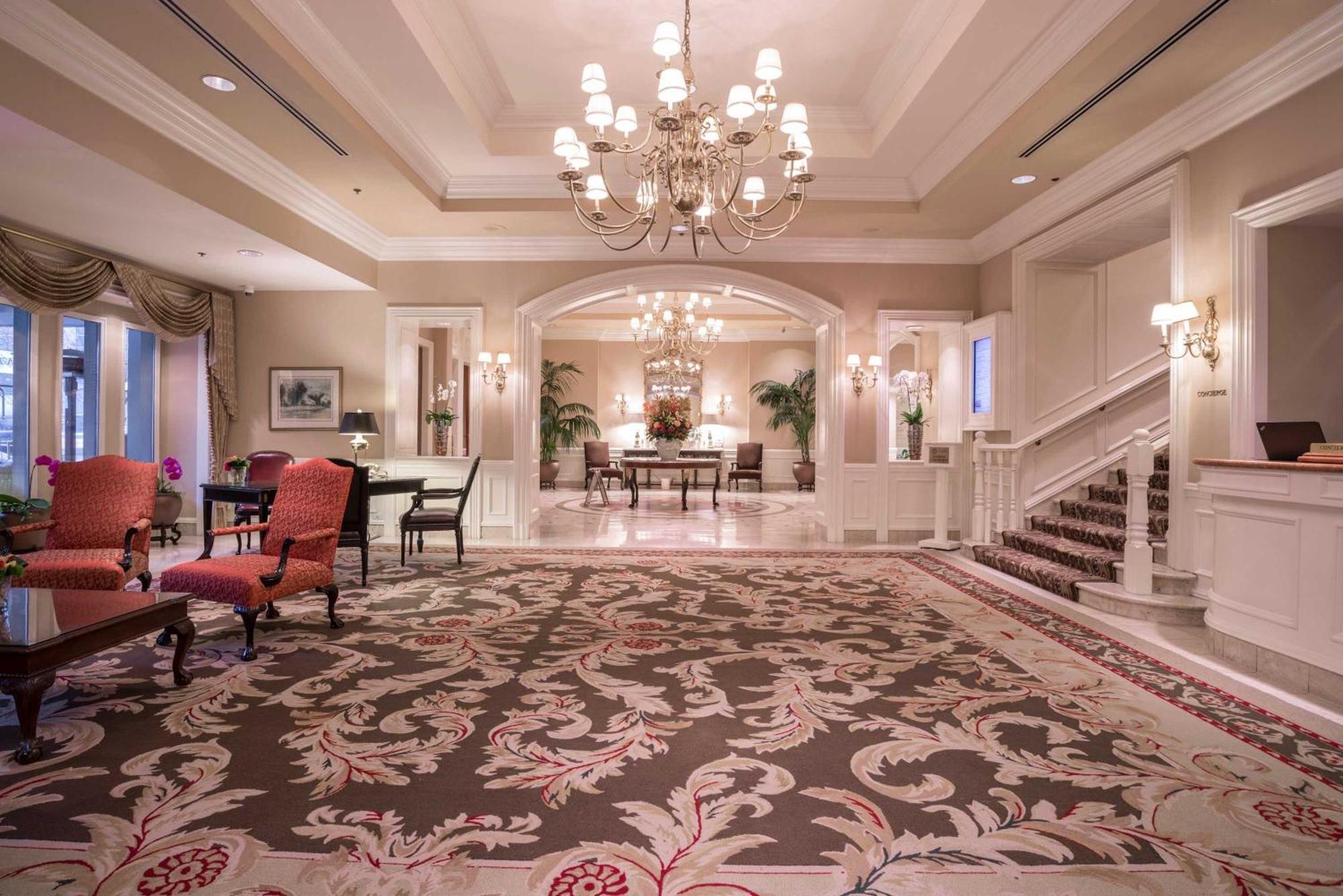 La Grande Residence At The Sutton Place Hotel Vancouver Ngoại thất bức ảnh The lobby of the Four Seasons Hotel