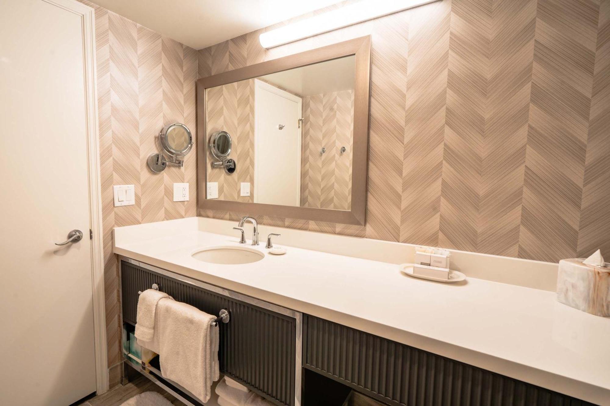 La Grande Residence At The Sutton Place Hotel Vancouver Ngoại thất bức ảnh Bathroom