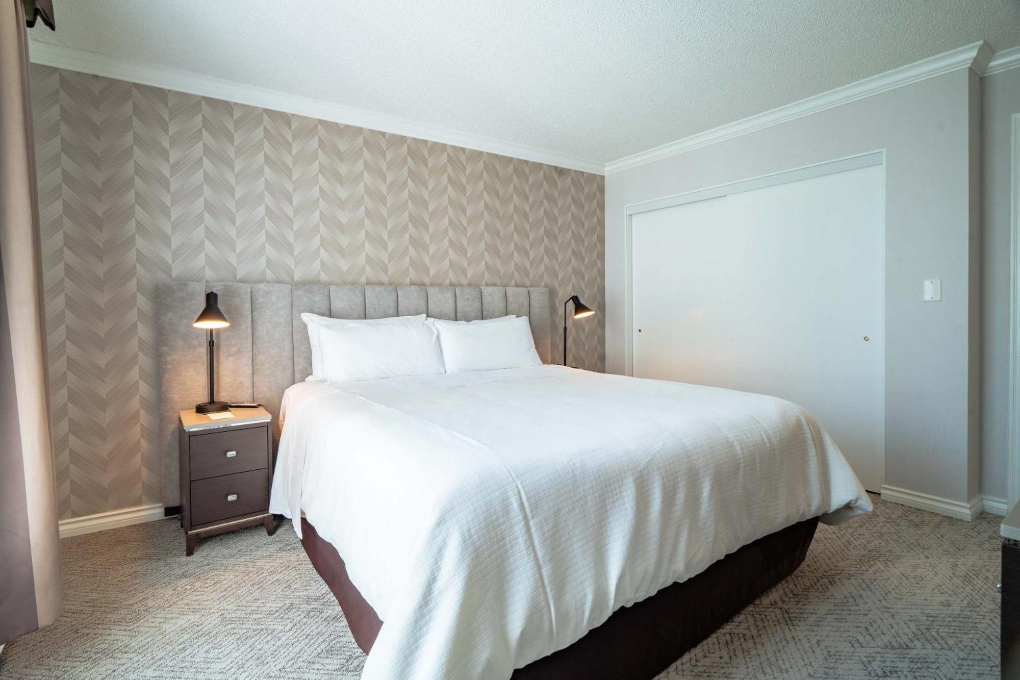 La Grande Residence At The Sutton Place Hotel Vancouver Ngoại thất bức ảnh A bedroom at the hotel