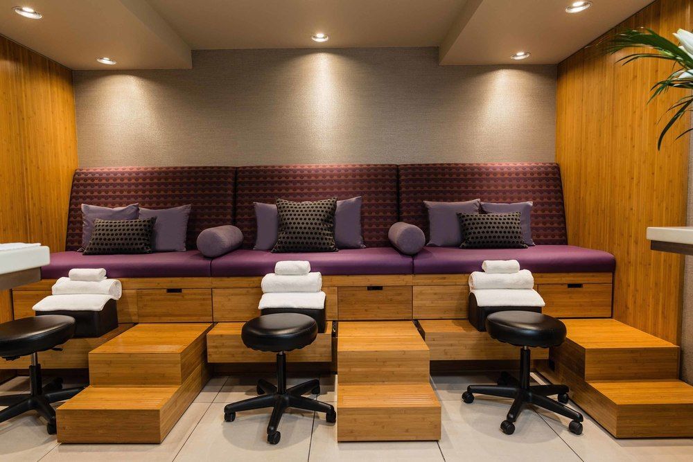 La Grande Residence At The Sutton Place Hotel Vancouver Ngoại thất bức ảnh The nail salon at the spa
